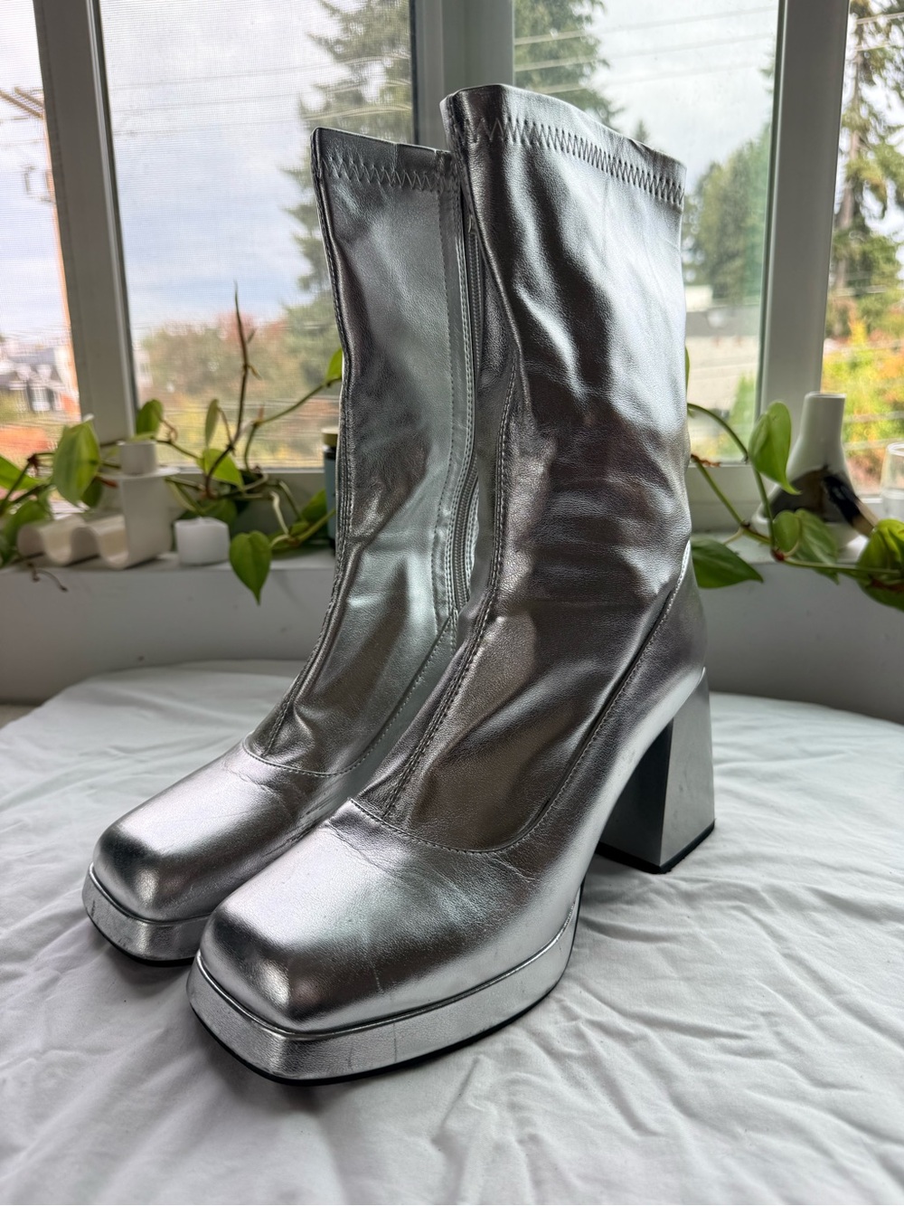 Women’s Metallic Silver Platform Block Heel Ankle Boots size 8